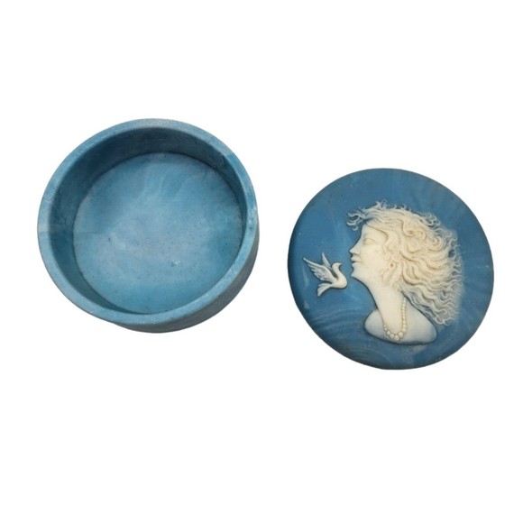 Vintage Blue Soapstone Trinket Box DESIGN GIFTS Woman's Face & a Dove Made n USA - Picture 4 of 7